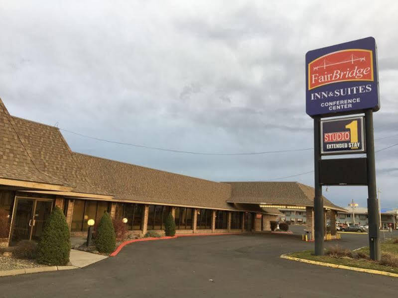 Clarion And Conference Center Hotel Yakima Exterior photo